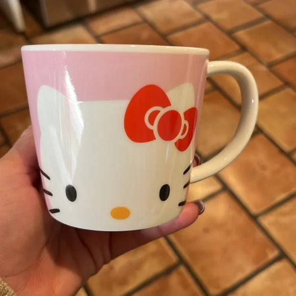 Hello Kitty - Picture 2 of 4